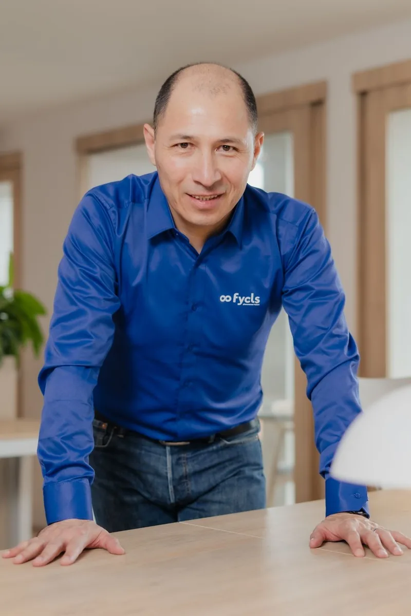 Equipo Singularidad IA: CEO - Fundador